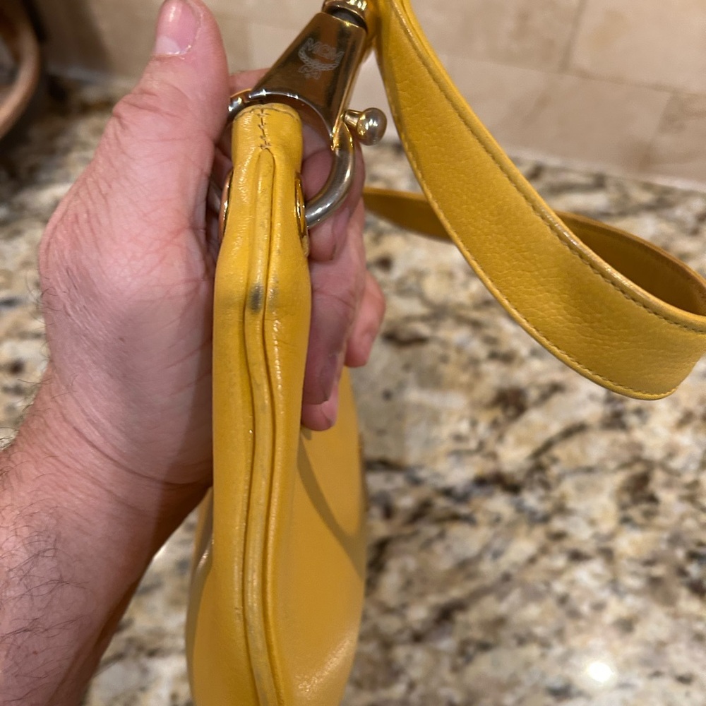 MCM yellow shoulder bag. - Picture 8 of 13